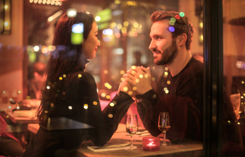 女朋友喜欢去酒吧怎么办？女朋友去酒吧该不该管