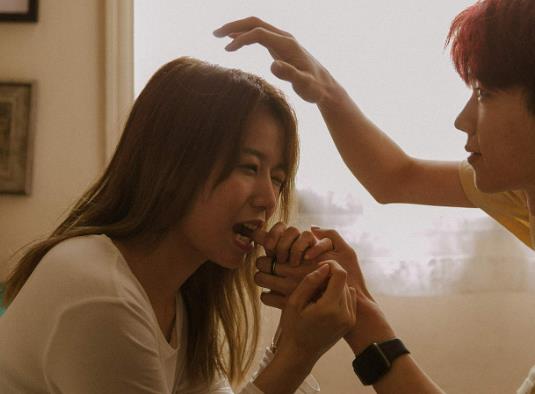 刚确定关系就频繁接吻是不是太快了？和相亲女亲嘴了算确定关系吗