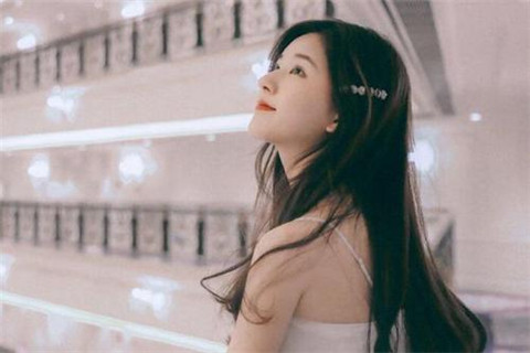 妻子与初恋：男人的情感抉择与张爱玲的比喻解读（2024版）