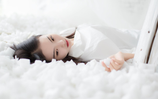 想快速亲近女生升温关系，五大技巧必修攻略，让你轻松掌握暧昧之道