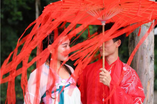 暗恋对象心意探秘：如何巧妙了解TA是否对你有好感？