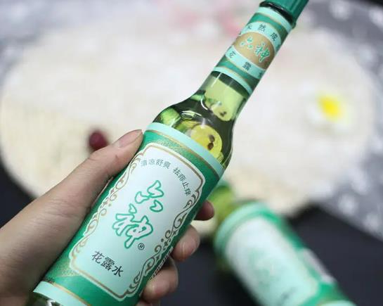 花露水怎么去除衣服上染发剂？花露水怎么清洗内衣裤