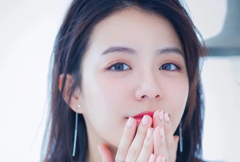 第一次跟女生聊天怎样打招呼 初次与女生交流的问候方式
