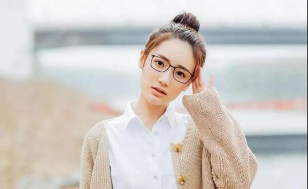 如何妥善应对与女友的冲突并寻求谅解之道？