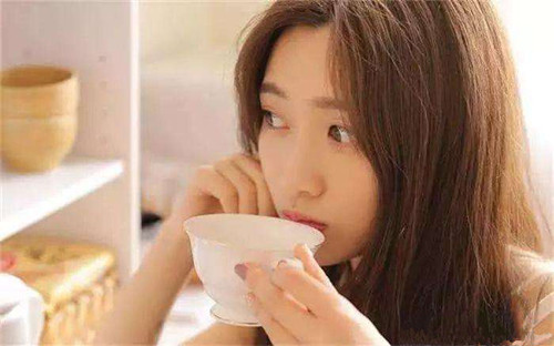 她问我为什么不谈恋爱 一个女的问你为啥不找对象
