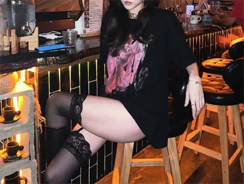 成都夜未眠，一场由黑丝长腿引发的连环转场