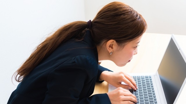 拉伸背部，改善血液循环提高新陈代谢的方法