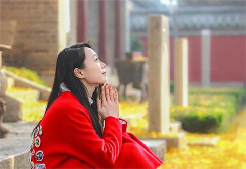 异地安慰女朋友上班累该怎么做 如何在异地安慰因工作疲惫的女友