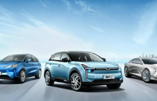 新能源汽车充电口进水了怎么办？电动车充电器一直亮红灯是怎么回事