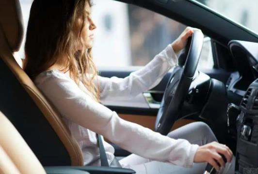 违章申诉初审通过意味着什么？违章停车短信通知立即驶离会罚款吗