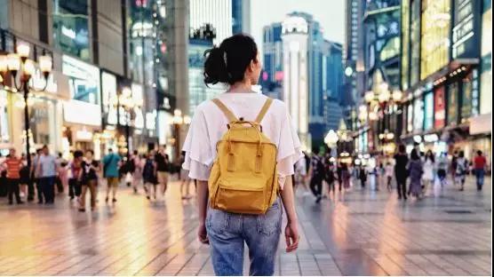 2025年男女适用的聊天技巧：如何与陌生人快速交流？