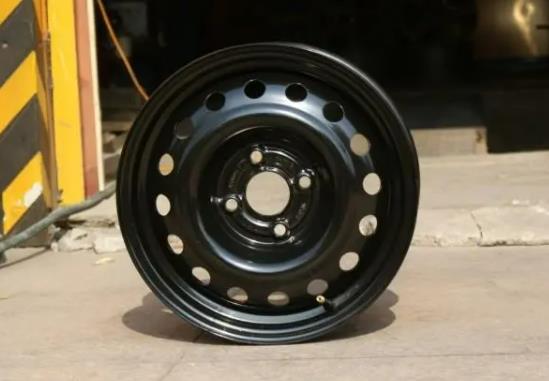 轮毂蹭到马路牙子怎么修复？轮毂轻微变形对车什么影响