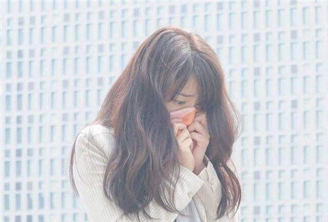 男友在前任和我之间犹豫 男友在前任与我之间摇摆不定