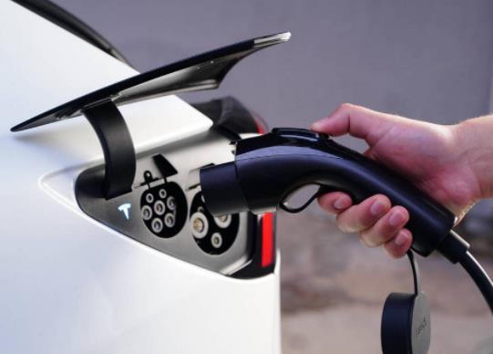 7kw充电桩是快充还是慢充？汽车充电桩是220v还是380v