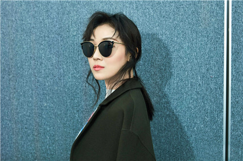 女朋友心情不好怎么哄她开心 帮女友走出不开心的方法