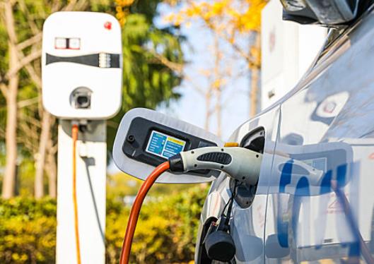 新能源车慢充好还是快充好？新能源车快充时能坐人吗