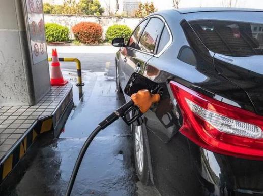 冬天加油早上加好还是晚上加油好一点？冬天加油时防静电有多重要呢