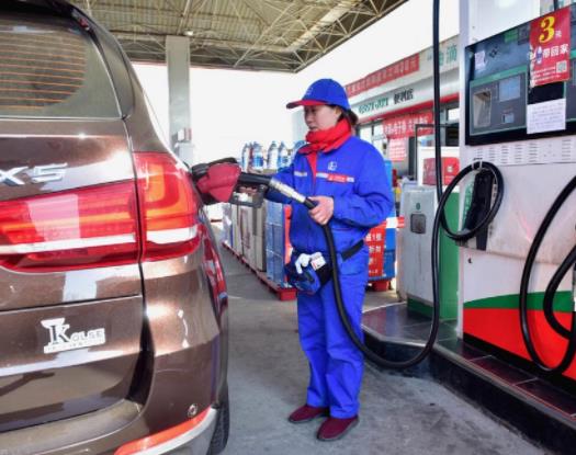 冬天加油早上加好还是晚上加油好一点？冬天加油时防静电有多重要呢